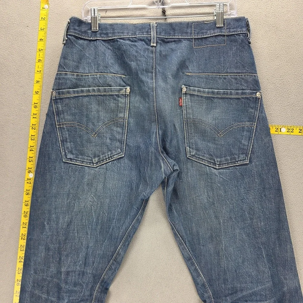 Levis medium front